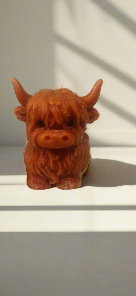 Baby Highland cow candle