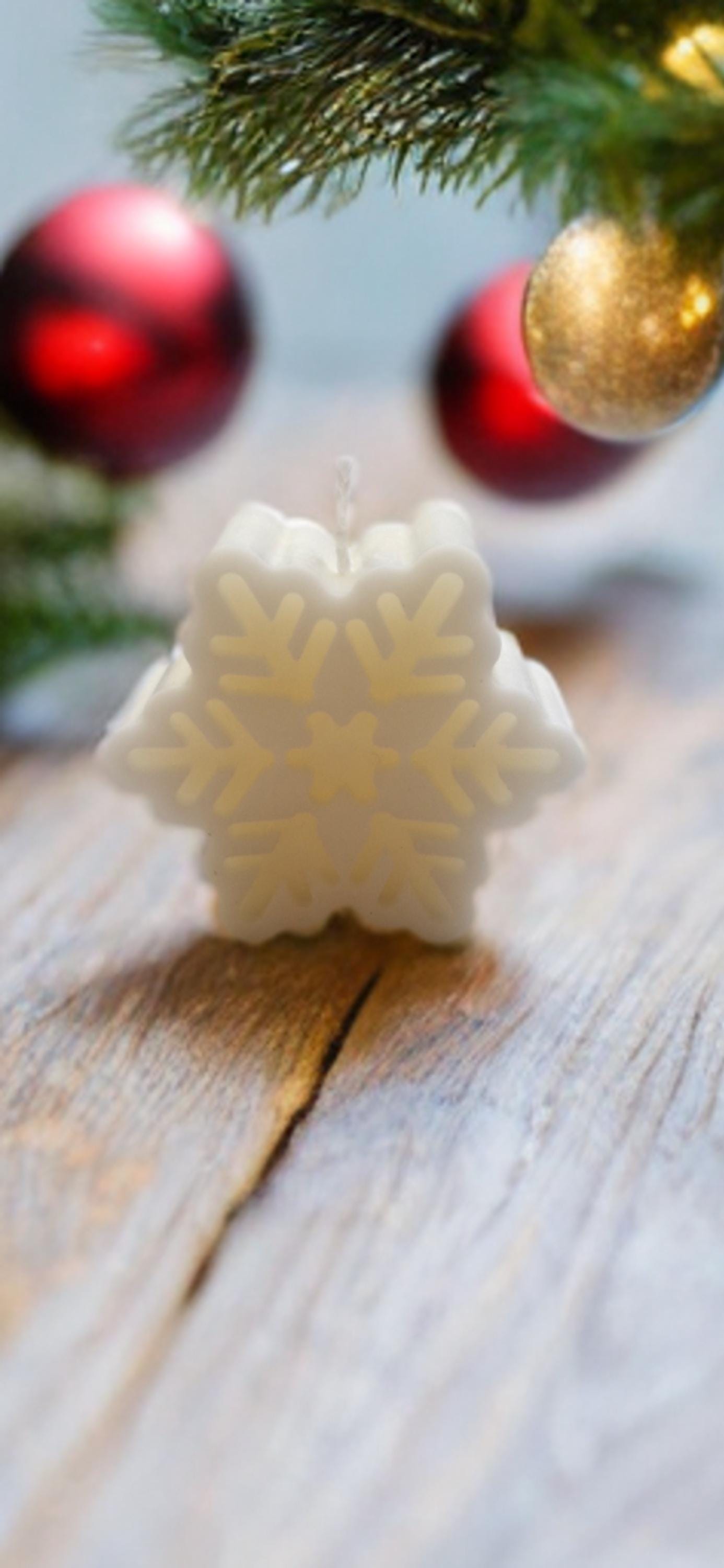 Festive Snowflake Candle